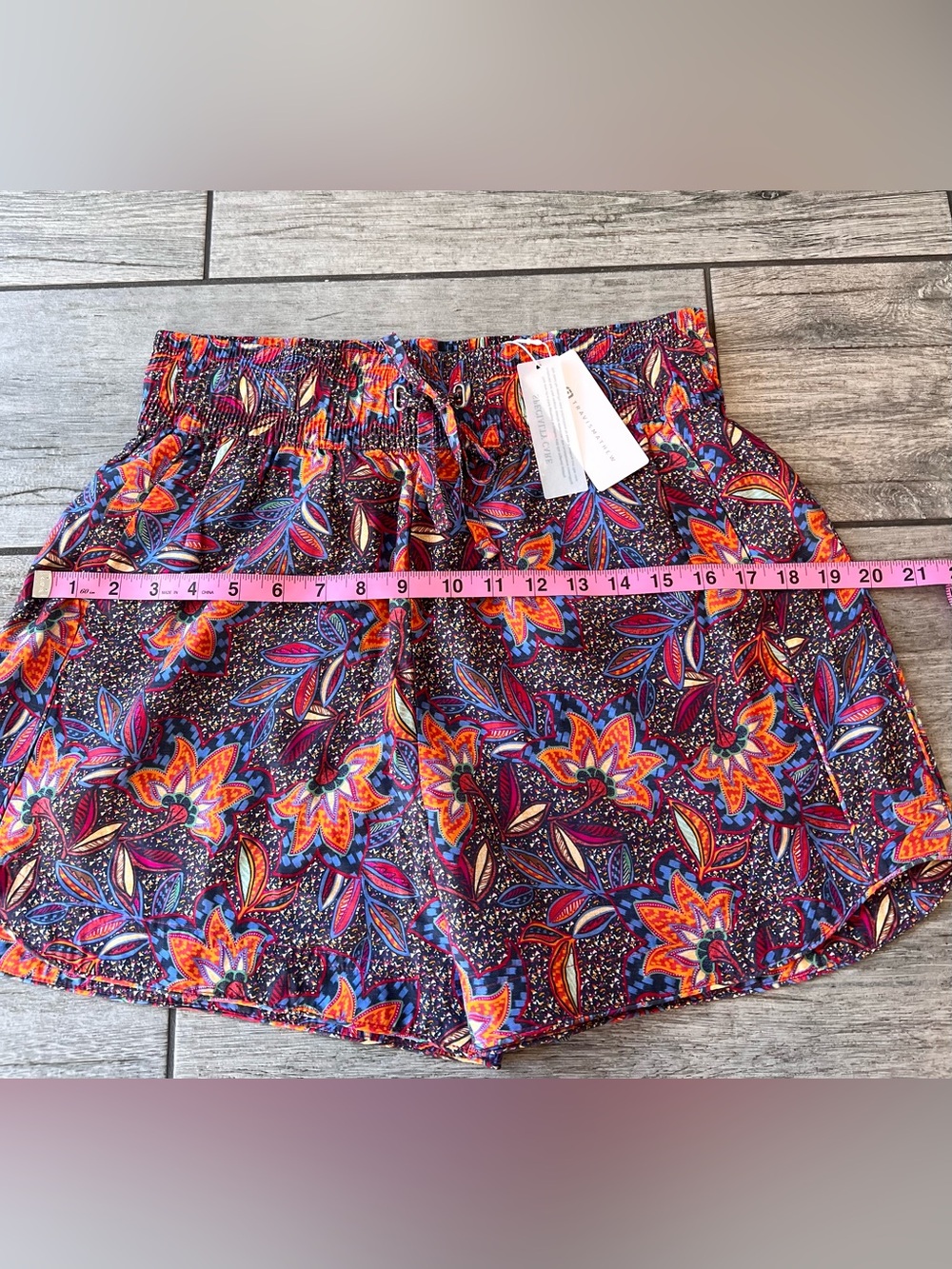 Travis Mathew NWT Women's Savanna Short Size Medium Flowy Floral Golf Beach Wear - Picture 9 of 11